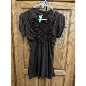 Women's brown ruffle front collared shirt w/tie back by Heart Soul size M